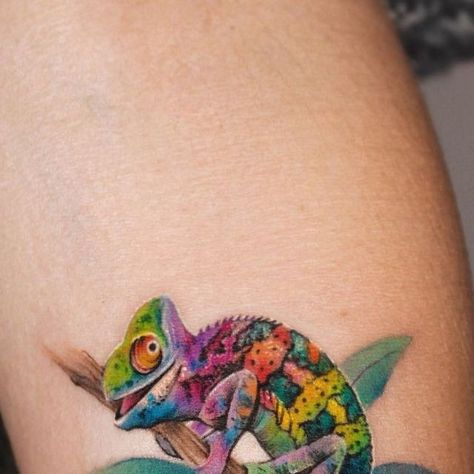 Watercolor Realism, Colorful Chameleon, Chameleon Tattoo, Purple Tattoos, Colorful Tattoo, Floral Tattoo Sleeve, Warrior Tattoo, Cute Watercolor, Sleeves Ideas