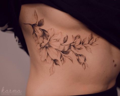 Delicate and airy tattoos for girls from Karolina Szymańska Stomach Tattoos Women, Rib Tattoos For Women, Tattoos For Girls, Hip Tattoos Women, Inspiration Tattoos, Delicate Tattoo, Stomach Tattoos, Shoulder Tattoos For Women, Side Tattoos