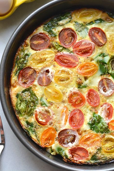 Tomato Spinach Egg White Frittata {Whole30, Paleo, Low Carb} - Skinny Fitalicious® Dairy Free Omelette Recipe, Low Calorie Frittata, Low Calorie Dairy Free Recipes, Low Calorie Vegetarian Meals, Healthy Brekkie, Vacation Challenge, Vegetarian Frittata, Low Calorie Vegetarian Recipes, Egg White Frittata