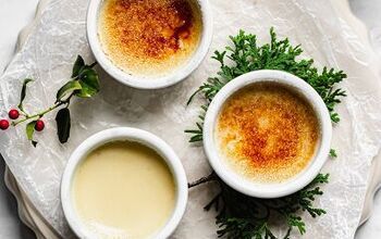 - This post contains affiliate links. As an Amazon Associate, I earn from qualifying purchases. Creamy, luscious Crème Brûlée takes on a classic holiday flavor in an Eggnog Crème Brûlée version. Finish this easy recipe off with a brûlée of the sugar for the perfect caramelized crack. If you are a crème brûlée fan, and also love eggnog, this recipe is about to blow your mind! This thick, creamy, luscious custard… Creme Brulee Recept, Halloween Popcorn Balls, How To Make Eggnog, Easy Christmas Cookies, Christmas Shortbread, Popcorn Balls, Christmas Baking Recipes, Creme Brûlée, Individual Desserts