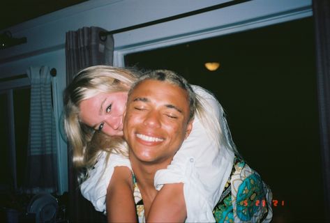 Disposable Camera Couple Pictures, Couple Digital Camera, Couple Digital Camera Pics, 2000s Couples, Disposable Film Camera, Digi Cam, Weak In The Knees, Hugging Couple, Camera Selfie