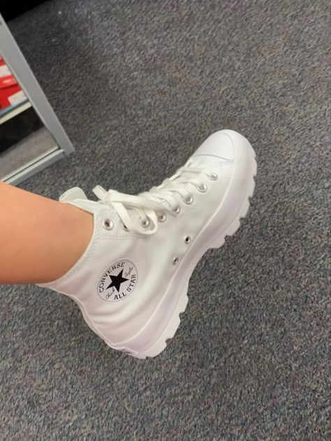 Sneakers For Teenage Girl, Thick Converse, Converse Girl Aesthetic, Popular Shoes For Teens, Platform Converse Aesthetic, Shoes For Teenage Girl, Platforms Converse, Converse For Girls, White Shoes Aesthetic