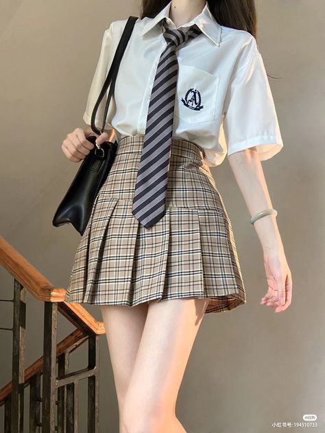 School Uniform Fashion, School Uniform Outfits, Cute Dress Outfits, Kawaii Fashion Outfits, Casual Day Outfits, School Dresses, Uniform Fashion, Mode Inspo, Kpop Fashion Outfits