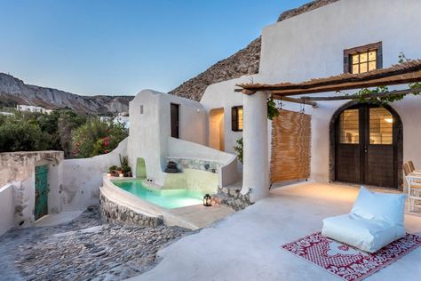 Earthen Home, Earth Houses, Airbnb Apartment, Rustic Houses, Retro Apartment, French Villa, Mediterranean Style Homes, Santorini Island, Master Room