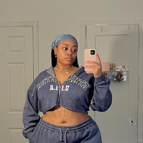 Korah G. on Instagram Lounge Outfits, Campus Outfit, Plus Size Baddie Outfits, Feminine Outfits, Tiny Clothes, Baddie Fits, Winter Lookbook, Ootd Ideas, December 17