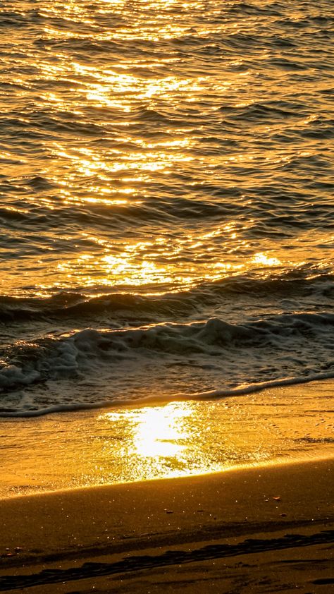 #beach #waves #sand #shine #sparkling #calm #quiet Quiet Beach, Beach Lover, Beach Lovers, Beach Waves, Pins