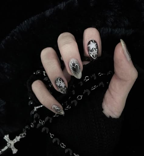 Nails Goth Aesthetic, Korean Goth Nails, Nail Art Aesthetic Black, Vkei Nails, Goth Nails Grunge, Nana Nails, Hello Nails, Asian Nails, Punk Nails