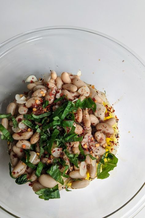 Bean Bruschetta Recipe, Bean Bruschetta, White Bean Bruschetta, White Bean Crostini, White Bean Appetizer, Spinach Appetizers, Balsamic Bruschetta, Cannellini Beans Recipes, Italian Beans