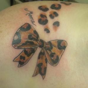 Cheetah print bow. Girly yet fierce! I loveeeee it. I'd put this tattoo near my hip Tight Tattoos For Women, Cheetah Print Tattoos, Bow Tattoos, Cheetah Tattoo, Animal Tattoos For Women, Leopard Tattoo, Meaning Tattoos, Tattoo Hip, Bow Tattoo