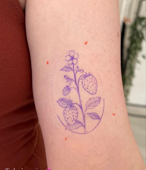 Strawberry Vine Heart Tattoo, Strawberry Shortcake House Tattoo, Strawberry Ankle Tattoo, Fine Line Strawberry Tattoo, Strawberry Flower Tattoo, Strawberry Tattoo Design, Strawberry Tattoo Minimalist, Clean Tattoos, Strawberry Tattoos