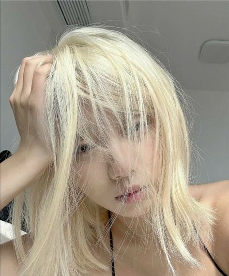 Blonde Asian, Blonde With Pink, Bleach Blonde, Silk Hair, Bleached Hair, Dream Hair, Girl Icons, Style Icon, Maquillaje De Ojos