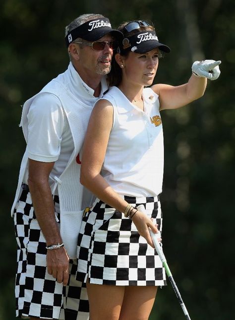 Loudmouth skort... Obsessed with matching! Couple Golf Outfits, Matching Golf Outfits Couples, Golf Engagement Photos, Golf Couple, Golf Pics, Couples Golfing, Country Club Outfit, Cute Golf Outfit, Golf Girl