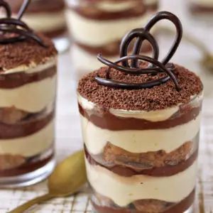 Nutella Tiramisu, Tiramisu Nutella, Dessert Nutella, Desserts Nutella, Cheesecake Caramel, Cannoli Recipe, Chocolate Tiramisu, Nutella Desserts, Italian Recipes Dessert