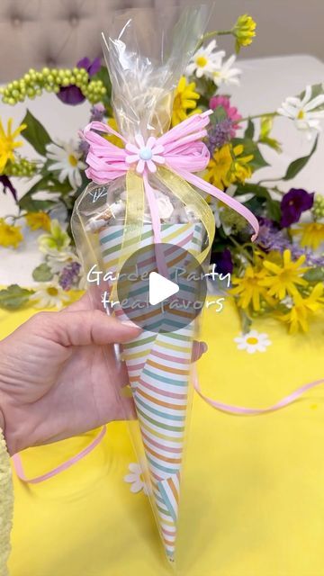 Felicia Pettit | CREATING PARTIES & GIFTS on Instagram: "Create charming garden 🎉 party treat favor cones with just paper, adhesive, and your favorite treats! 🌸  ✨ Comment ‘treat’ for the link to plastic cone bags or find it in bio✨  #DIY #partyfavors #diypartyfavors #partydecor #party #partydecorations #partyideas #gardenparty #flowerparty #partytreats" Diy Cone Holder Party Ideas, Diy Party Favors For Adults Homemade, Waffle Cone Party Favors, Cone Party Favors, Candy Cone Bags Party Favors, Party Gift Bag Ideas, Cotton Candy Ice Cream Cone Party Favors, Cookies Spring, Party Favors Diy