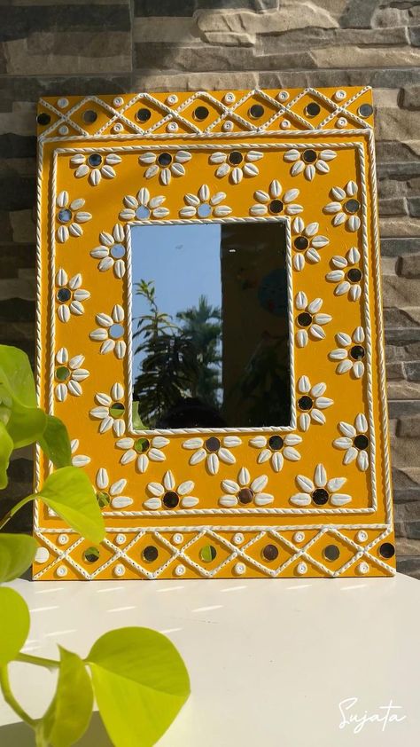 Painted Mirror Art, Lippan Art, Mirror Crafts, Diy Wall Art Decor, Clay Wall Art, Art And Craft Videos, Art Decor Diy, Handmade Wall Art, घर की सजावट