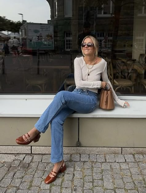 Spanish Street Style
#MadrileniansInMadrid
Moda Española
Madrilenians
#BarcelonaStreetStyle Summer Shoes For Work, Parisian Style Shoes, Sezane Bag Outfit, Paula Babies Sezane Outfit, Sezane Paula Babies Outfit, Sezane Paula Babies, Shoes Spring 2024, Spring 2024 Shoes, Sezane Outfit Ideas