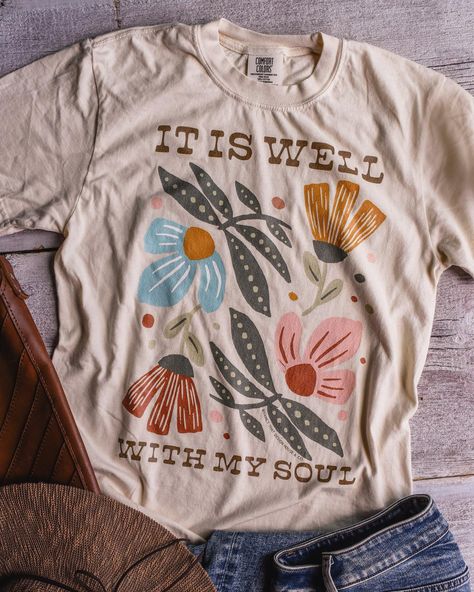 It is Well with my Soul floral tee…in the shop, in multiple colors! Boho Tshirt Design, Boho Tshirt, Boho Tshirts, It Is Well With My Soul, Boho Girl, Floral Tee, All Things Beautiful, Inspirational Images, Girls Prints