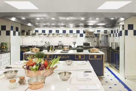 The Ritz Paris Has a Secret Cooking School And We Found Out All The Details Boutique Hotel Ideas, Switzerland Lauterbrunnen, Spain Marbella, Interior Design French, Italy Positano, Show Rooms, Pool Hotel, The Ritz Paris, Holland Amsterdam