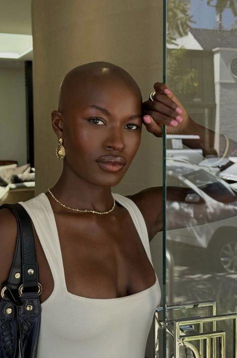 Shaves Haircuts Women, Bald Women Black, Bald Models Woman, Bald Women Aesthetic, Buzz Cut Black Women, Spooky Makeup Looks, Bald Black Women, Bald Women Fashion, Bald Baddie