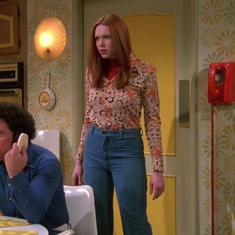 i love when donna would put effort into her outfits [𝕊𝟙:𝔼𝟙𝟟] Donna That 70s Show Outfits, That 70s Show Aesthetic Outfits, Thats 70 Show Outfit, That 70s Show Fashion, Donna That 70s Show, 70s Lookbook, That 70s Show Outfits, 70s Show Outfits, Vintage Outfits 70s