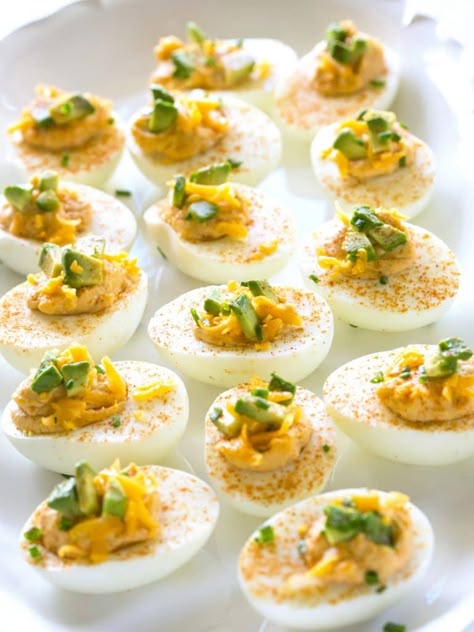 Mexican Deviled Eggs Recipe, Mexican Theme Christmas, Mexican Deviled Eggs, Simple Deviled Eggs Recipe, Deviled Chicken, Deviled Egg Dip, Egg Magic, Egg Dip, Pickled Deviled Eggs