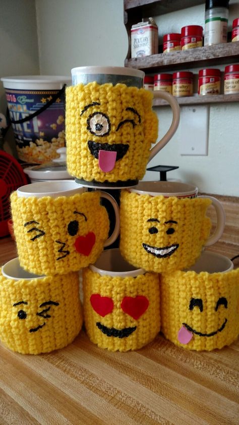 Mug Cover Crochet, Cup Cozy Crochet, Crochet Cup Coaster, Cup Cozy Crochet Pattern, Coaster Patterns, Crochet Mug Cozy, Crochet Coffee Cozy, Crochet Clothes Patterns Free, Crochet Cup Cozy