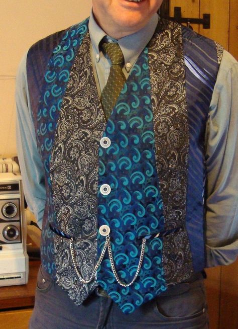 Mens Ties Crafts, Necktie Quilt, Sewing Men, Necktie Crafts, Tie Vest, Old Ties, Tie Quilt, Tie Crafts, Ties Mens Fashion