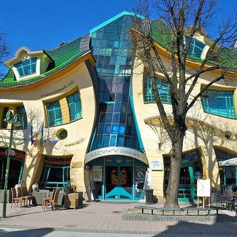 Krzywy Domek, The Crooked Little House of Sopot, Poland That Sports a Distorted Illusory Front Facade Polish Architecture, Sopot Poland, Poland Culture, Dancing House, Crazy Houses, Crooked House, Front Facade, Visit Poland, Crazy House