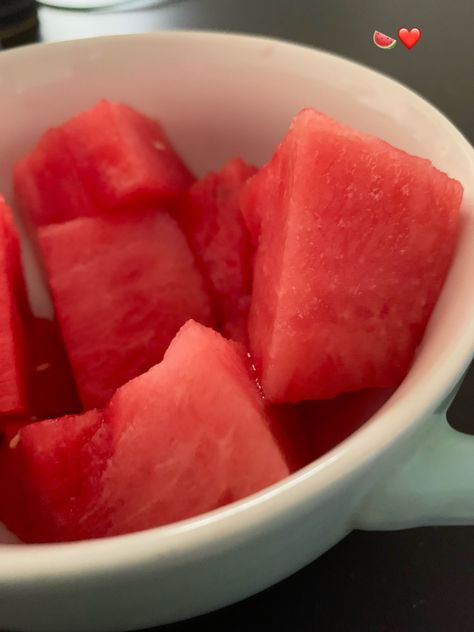 Watermelon Red Breakfast, Watermelon Breakfast, Breakfast With Watermelon, Red Breakfast Aesthetic, Smoothie Bowl Watermelon, Aesthetic Fruit Breakfast, Fruit Meal Aesthetic, Healthy Breakfast, Watermelon