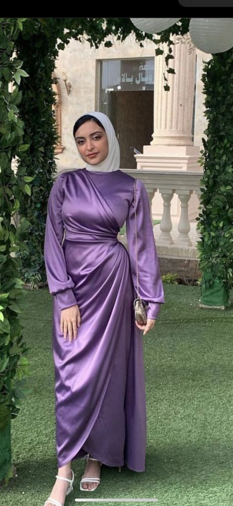 Purple Hijab Outfit, Outfit Gala, Soirée Dresses, Purple Hijab, Winter Gala, Dark Purple Dress, Dark Purple Dresses, New Hijab, Hijab Dress Party