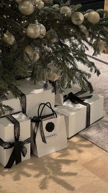 Fancy Christmas Aesthetic, Rich Girl Christmas, Blair Waldorf Christmas, Presents Under The Tree, Christmas Dreaming, Christmas Feeling, Christmas Inspo, Winter Vibes, Under The Tree