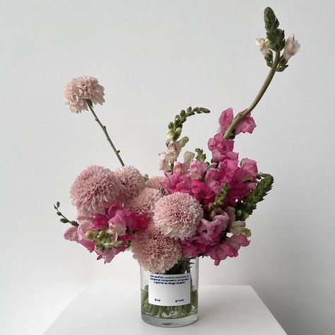 floral grotesk on Instagram: "Part 13 Another iteration of the snapdragons and rounded blooms. Pink color schemes, but make it structural. 💕💗💞 And thats the end of snapdragon series, for now … 〰️〰️〰️ Local arrangement Order yours via link in our bio or via DM" Carnation Arrangements, Grad Dinner, Pink Color Schemes, Flower Table, Table Arrangement, Flower Arranging, Table Arrangements, Table Flowers, Pink Color