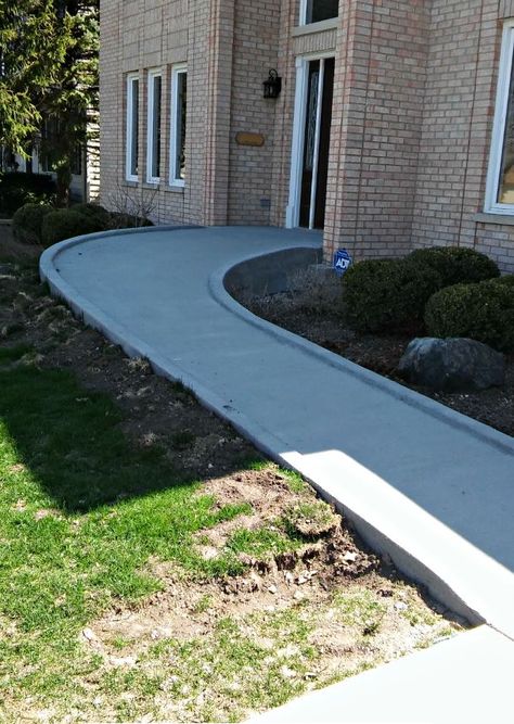 Porch With Ramp, Ramp Ideas, Wheelchair Ramp Design, Concrete Ramp, Outdoor Ramp, Accessible House, Garden Landscaping Diy, Front Door Steps, Ramp Design