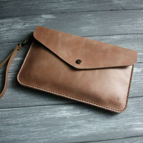 Simple Leather Clutch, Minimalist Clutch, Leather Planner Cover, Best Leather Wallet, Leather Planner, Stationary Supplies, Simple Leather, Leather Ideas, Envelope Bag