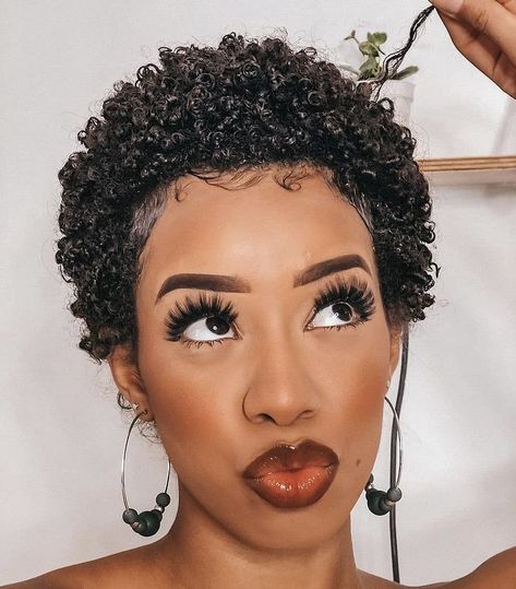 Teeny weeny Afro Short Afro Wigs, Big Chop Hairstyles, Short Natural Curly Hair, Short Curly Pixie, Twa Hairstyles, Natural Hair Cuts, Natural Hair Short Cuts, Short Hair Black, Cute Short Haircuts