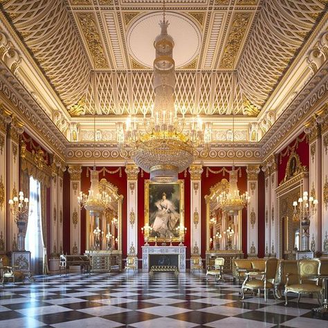 Buckingham Palace, the white room new look ! What do you think ? 😎 #interiordesign #luxurylifestyle #luxury #palace #buckinghampalace… New Classical Architecture, Historical Interior, Palace Interior, Max On, Classic Bedroom, Baroque Architecture, المملكة العربية السعودية, Classical Architecture, White Room