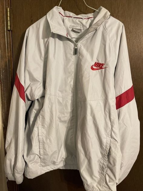 Old Nike, Windbreaker Outfit, Photographie Indie, Rain Outfit, Vintage Nike Jacket, Windbreaker Vintage, Vintage Nike Windbreaker, Diy Vetement, Nike Windbreaker