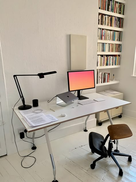 Computer Setups, Maximalist Home, Pc Desk, Mac Computer, Home Office Lighting, World Wide Web, European Design, Home Office Setup, Home Desk