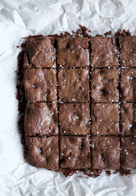 Best fudgy brownies recipe. If you thought you couldn’t make homemade fudgy brownies without a box mix…you were wrong. Brownies Photography, Brownie Photography, Brownies Decorados, Food Photography Dessert, Baking Photography, Best Brownie Recipe, Small Batch Baking, Dessert Photography, Dessert For Two