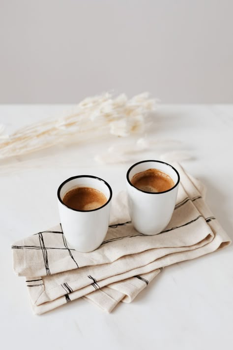 Free stock photos of food & drink - Kaboompics Cup Photography Photo Ideas, Cup Of Coffee Aesthetic, Picture Coffee, Tea Photography, Coffee Shop Photography, Coffee Cup Photo, Coffee Shot, Wallpaper Iphone Boho, Glass Photography