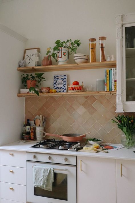 Kate Spiers' Glasgow home Terracotta Tile Backsplash, Terracotta Tile Kitchen, Kate Spiers, Earthy Kitchen, White Kitchen Countertops, Green Shelves, Small Kitchen Design, Bold Kitchen, Staining Furniture