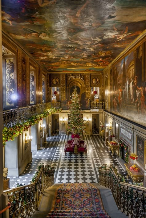 Chatsworth Christmas, Mansion Inside, Hotel Particulier Paris, Italian Mansion, Apartment Couch, Black Dagger Brotherhood, Chatsworth House, Castles Interior, Stately Home