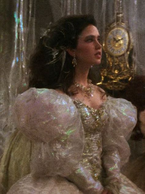 Sarah Labyrinth, Labyrinth Ball, Labyrinth Art, Labyrinth 1986, Labyrinth Movie, Brian Froud, Ball Aesthetic, The Last Unicorn, Mazzy Star