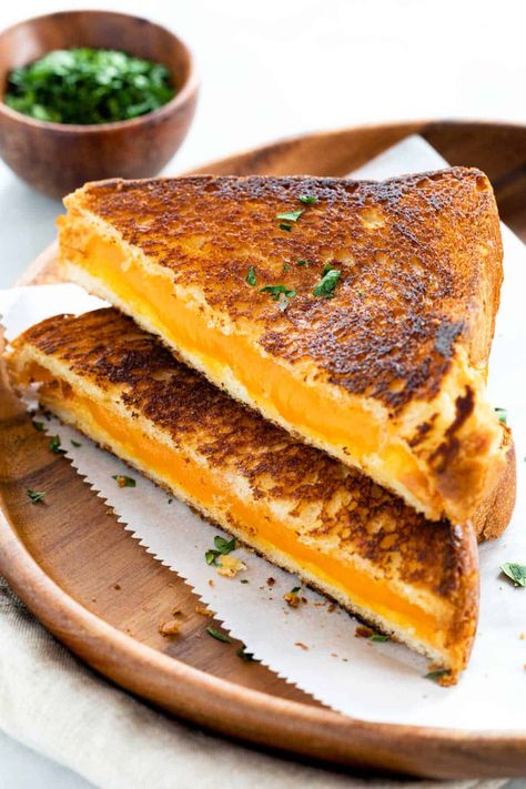 How to Make Grilled Cheese - Jessica Gavin Crispy Baked Potatoes, Perfect Grilled Cheese, Making Grilled Cheese, Homemade White Bread, Classic Grilled Cheese, Food Project, Grilled Cheese Sandwiches, Best Grilled Cheese, Yum Recipes