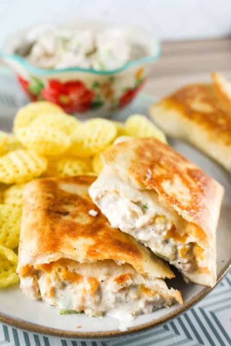 Tuna And Cream Cheese Recipes, Tuna Wrap Ideas, Tuna Quesadilla Recipes, Healthy Tuna Wrap, Tuna Wrap Recipe Healthy, Tuna Egg Wrap, Tuna Melt Quesadilla Recipes, Easy Tuna Melt Recipe, Tuna Lunch Ideas