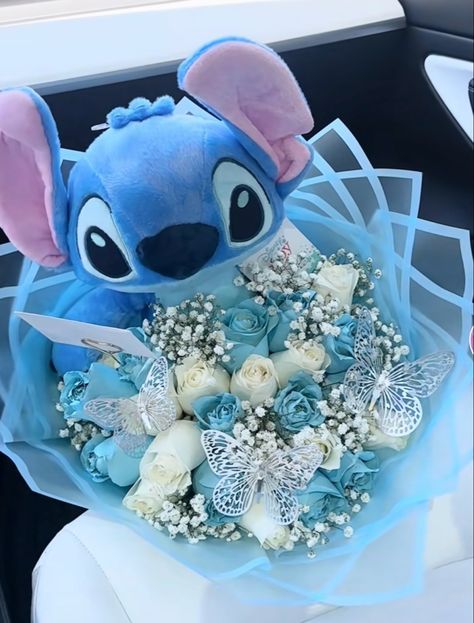 Disney Flowers Bouquet, Plush Bouquet With Flowers, Lilo And Stitch Bouquet, Stitch Ribbon Bouquet, Lilo And Stitch Gift Ideas, Stitch Wedding Ideas, Stitch Gift Basket, Stitch Flower Bouquet, Plushie Bouquet