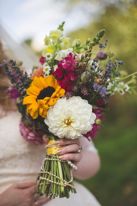 Wedding Flowers Sunflowers, Neutral Wedding Flowers, Sunflower Wedding Bouquet, Tropical Wedding Flowers, Paper Cranes, Blush Wedding Flowers, Unique Wedding Flowers, Rustic Wedding Flowers, Sunflower Bouquets