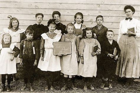 America School, Orphan Train, Debate Team, Back Row, 100 Years Ago, Back To School Activities, Childhood Education, School Shoes, School Days