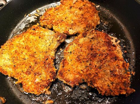 Crispy As Heck Italian Pan-Fried Pork Chops Recipe Cooks In Minutes Italian Pork Chops, Italian Fries, Fried Pork Chop Recipes, Cheese Pork Chops, Crusted Pork Chops, Pan Fried Pork Chops, Parmesan Crusted Pork Chops, Parmesan Recipe, Baking Measurements