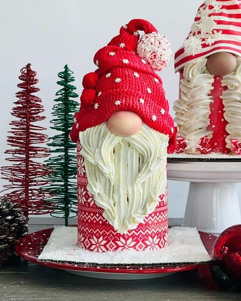 Cakeheads® on Instagram: "With the current Christmas gnome rage, I had to try making a few cake versions.‘Cause you gnome me. 😆🤓💋 Here’s the first version! (And the tutorials are on Cakeheads of course. 😁) #christmasgnomecake" Gnome Cake, Christmas Cake Designs, New Year's Cake, Christmas Cake Decorations, Xmas Cake, Christmas Tree Cake, Tree Cakes, Diy Gnomes, Holiday Cakes